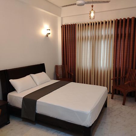 Diora Hotel Ratnapura Buitenkant foto