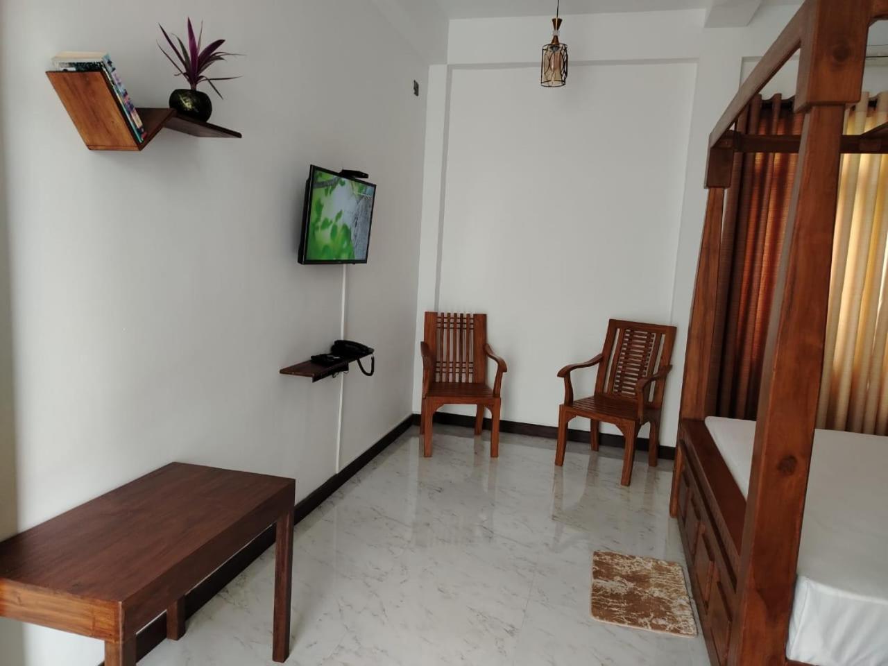 Diora Hotel Ratnapura Buitenkant foto