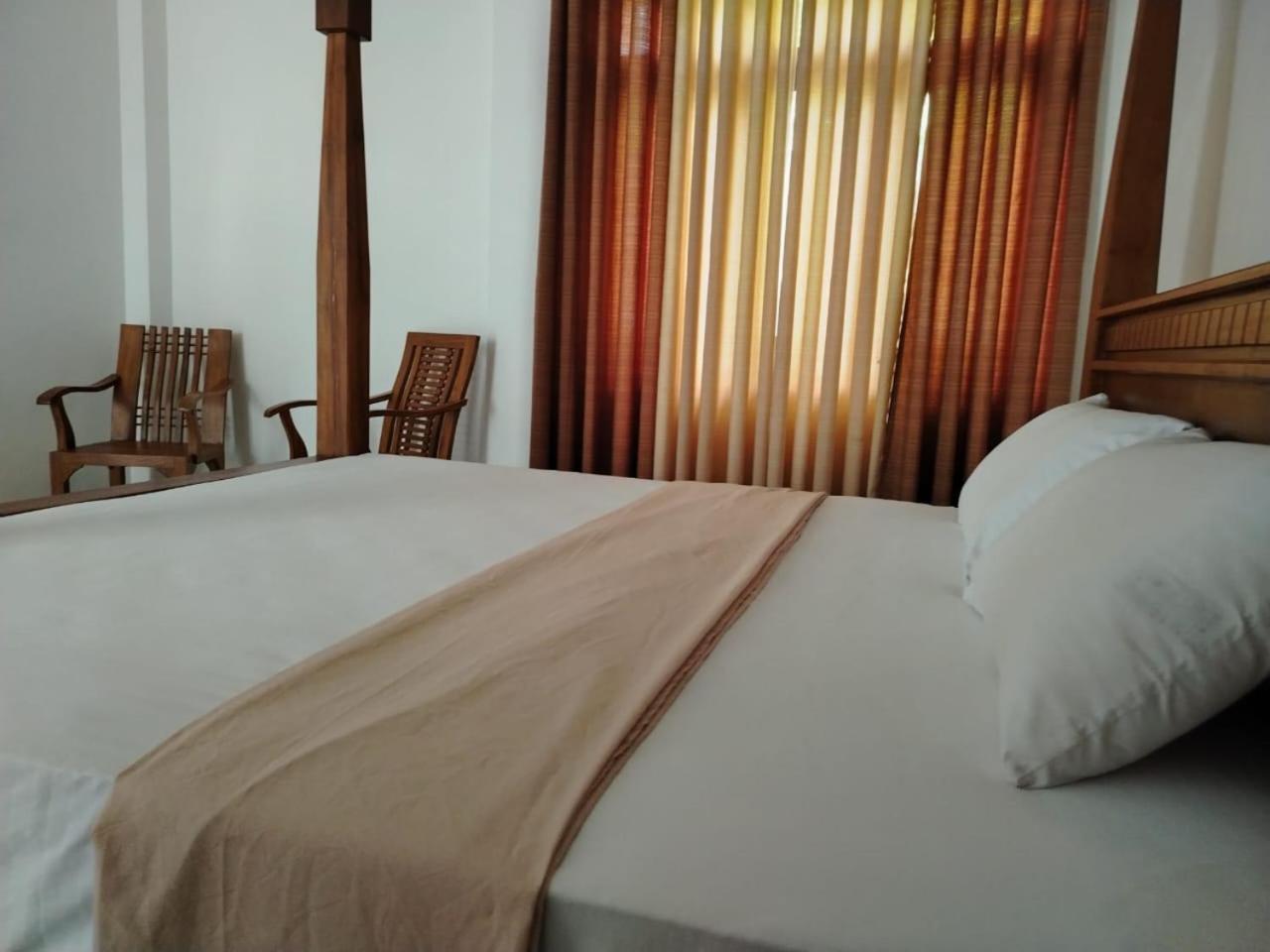Diora Hotel Ratnapura Buitenkant foto