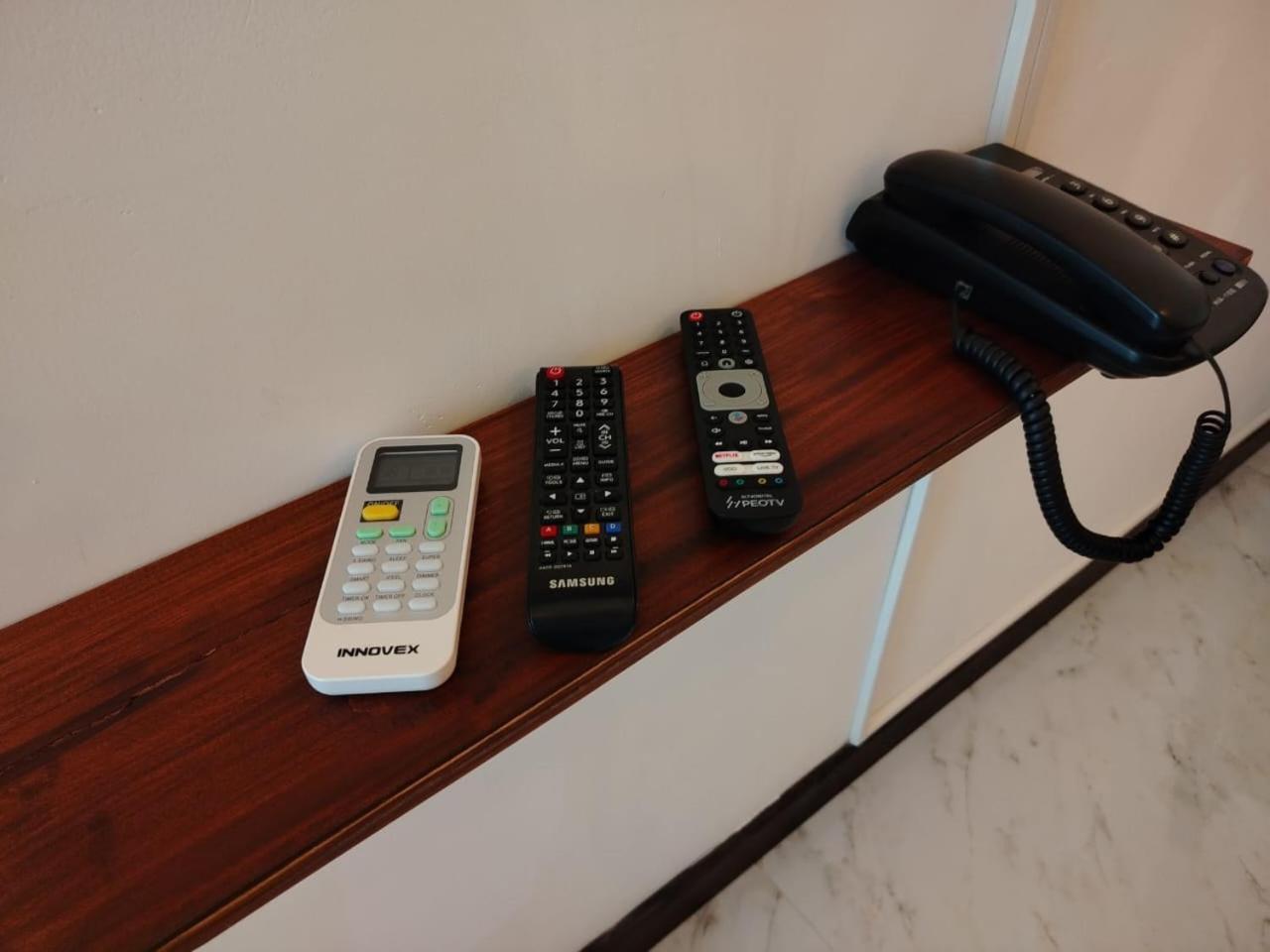 Diora Hotel Ratnapura Buitenkant foto