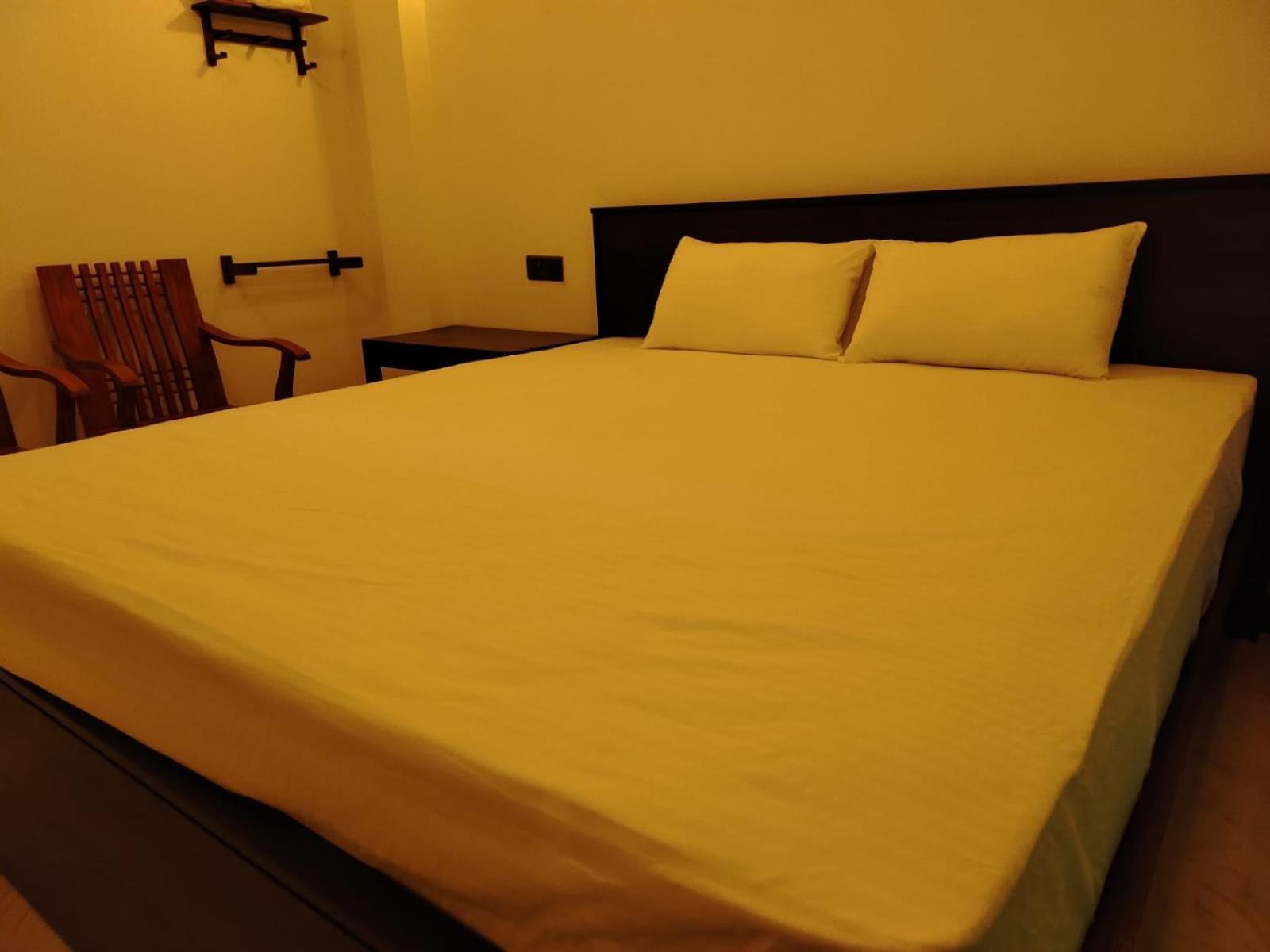 Diora Hotel Ratnapura Buitenkant foto