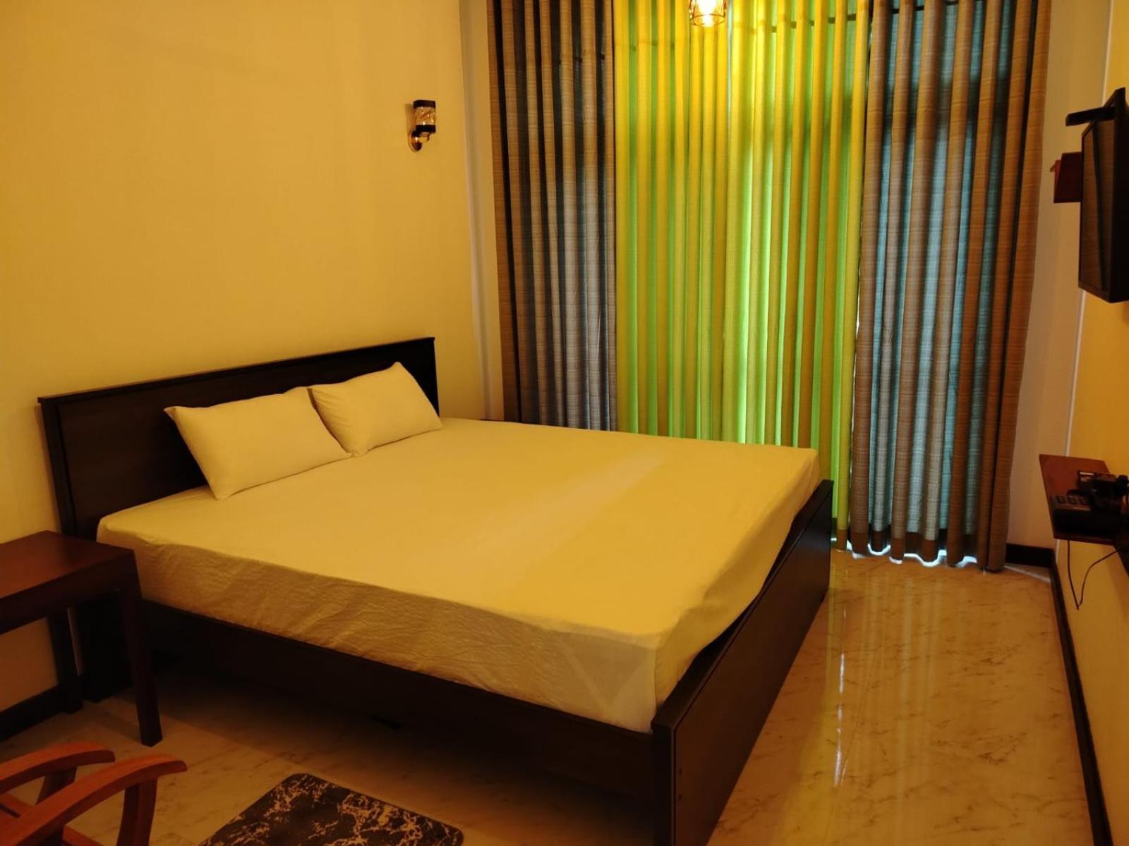 Diora Hotel Ratnapura Buitenkant foto