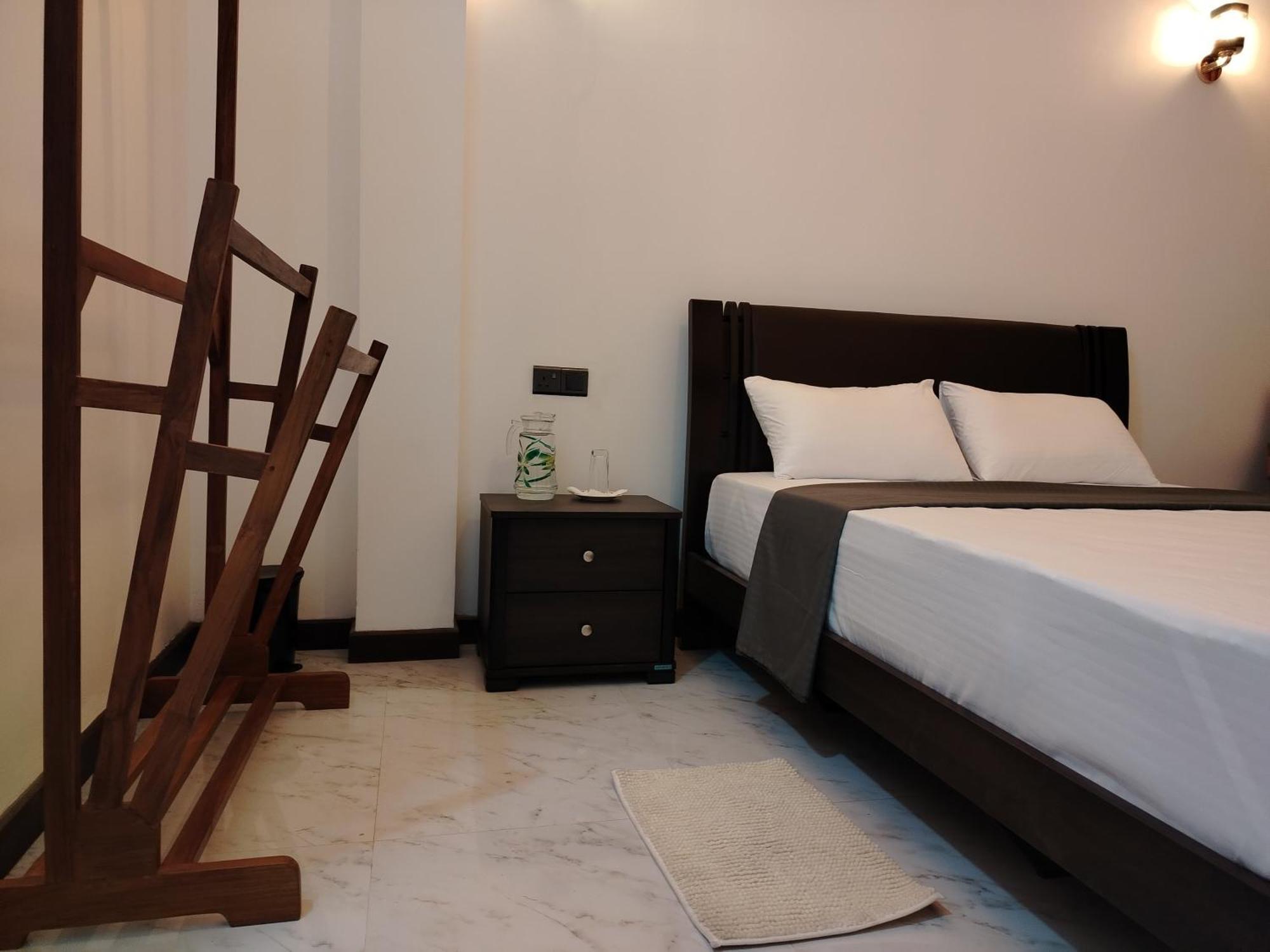 Diora Hotel Ratnapura Buitenkant foto
