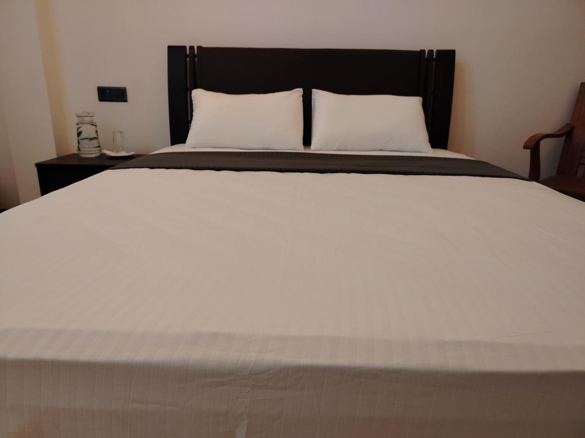 Diora Hotel Ratnapura Kamer foto