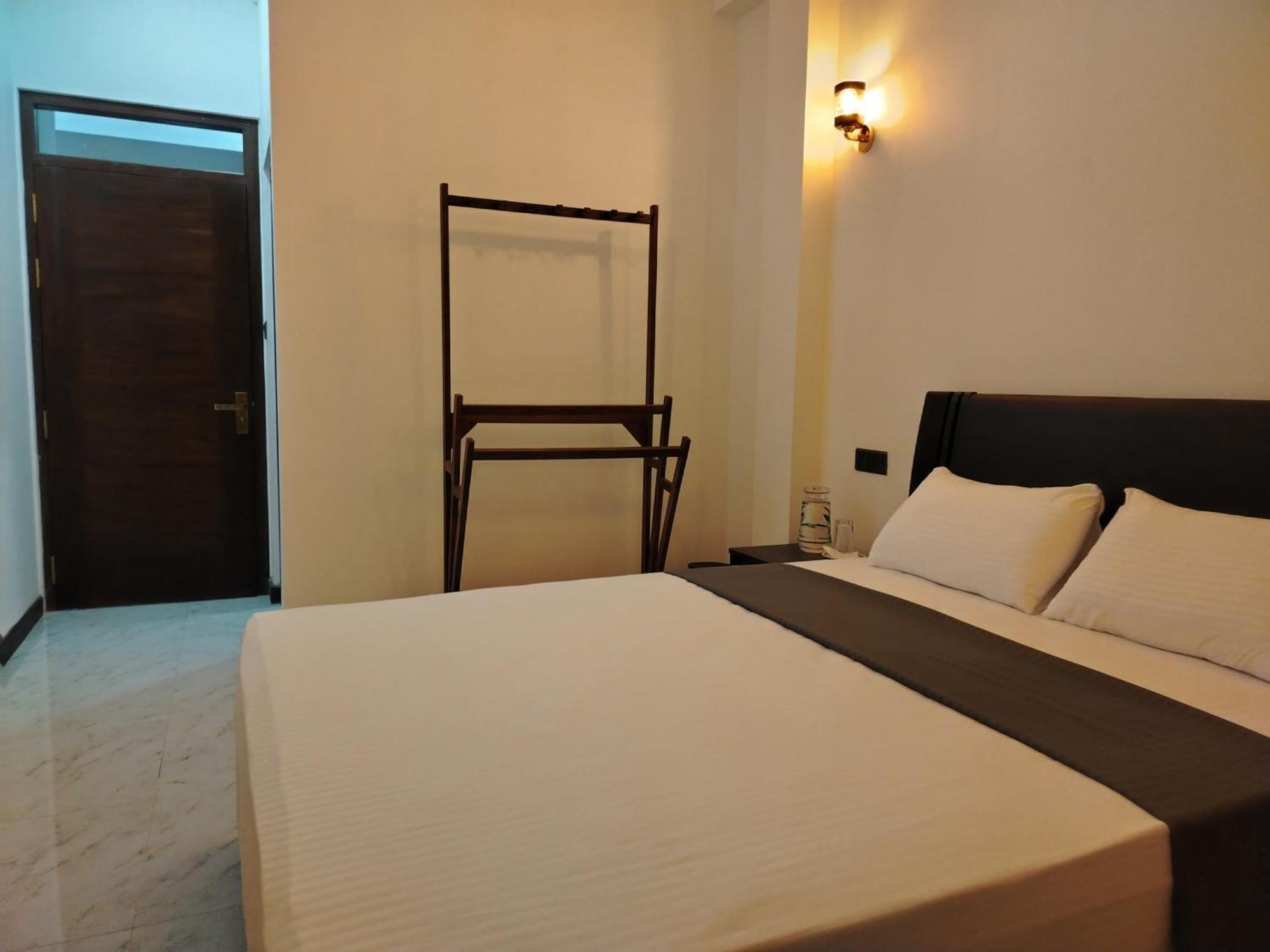 Diora Hotel Ratnapura Kamer foto