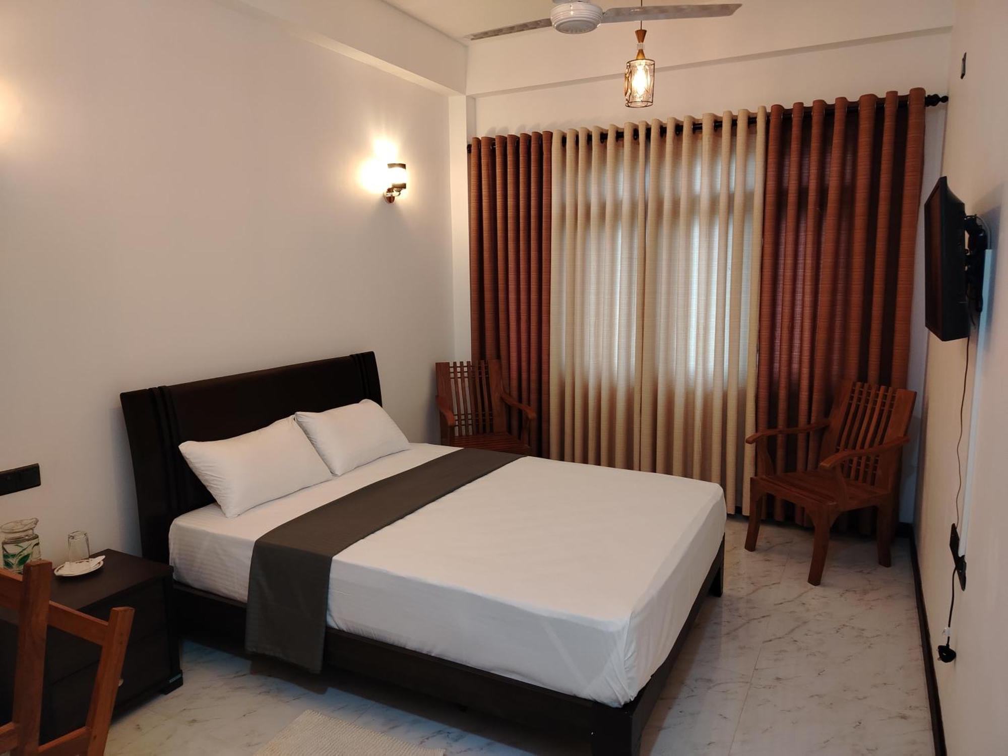 Diora Hotel Ratnapura Buitenkant foto