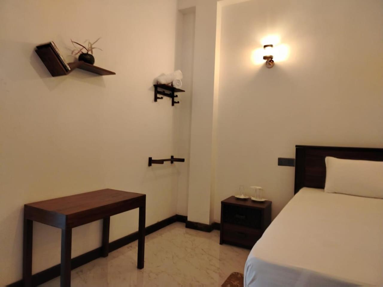 Diora Hotel Ratnapura Buitenkant foto