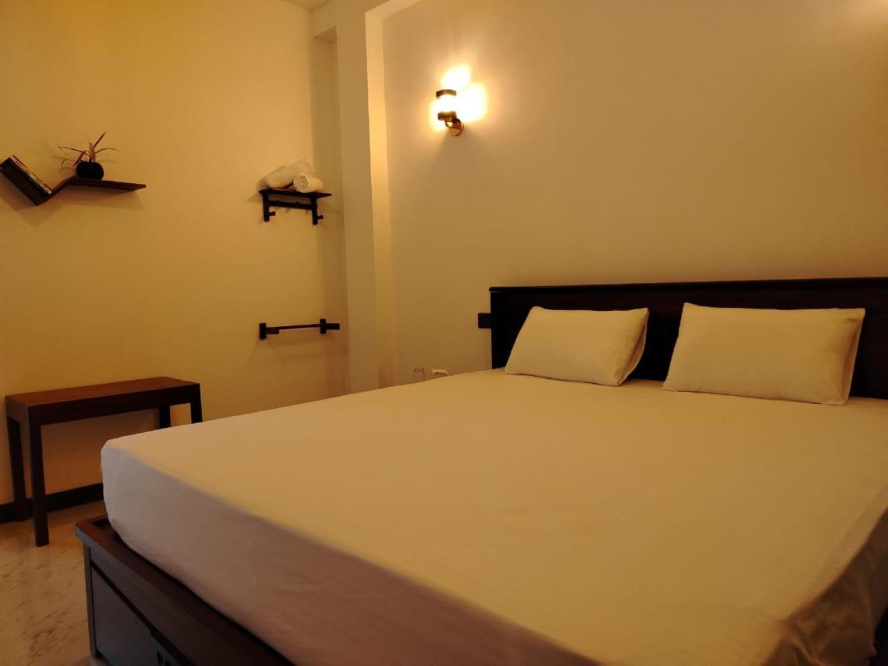 Diora Hotel Ratnapura Buitenkant foto