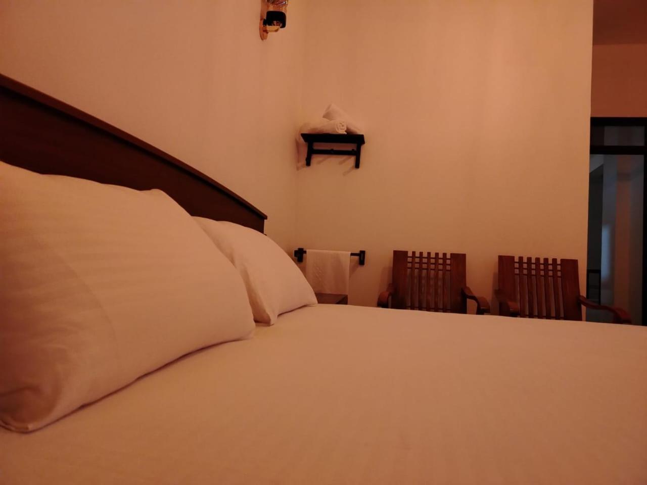 Diora Hotel Ratnapura Buitenkant foto