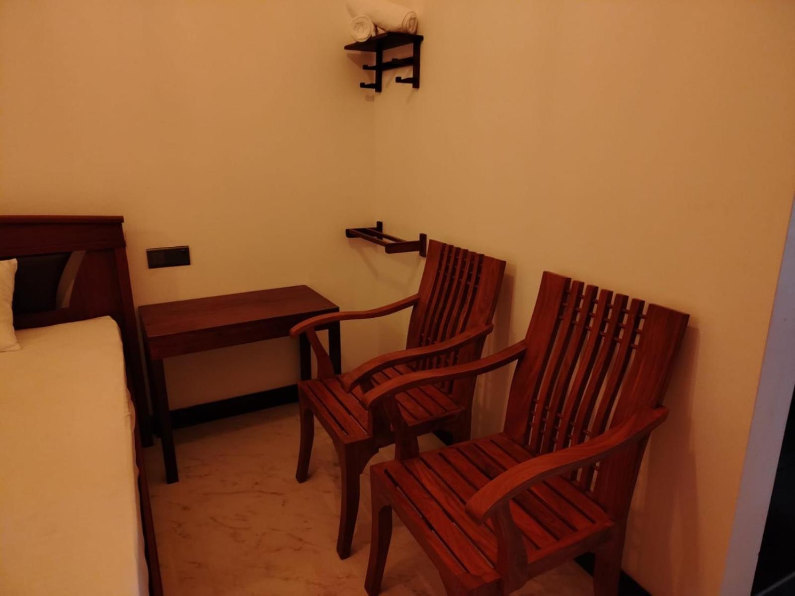 Diora Hotel Ratnapura Buitenkant foto