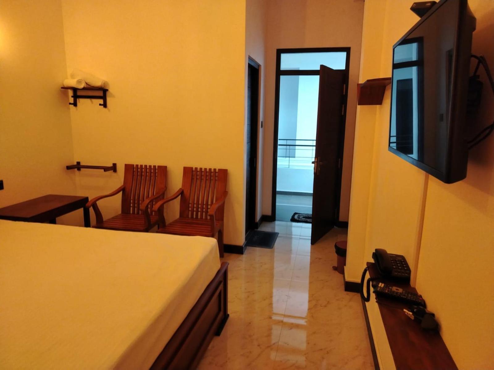 Diora Hotel Ratnapura Buitenkant foto