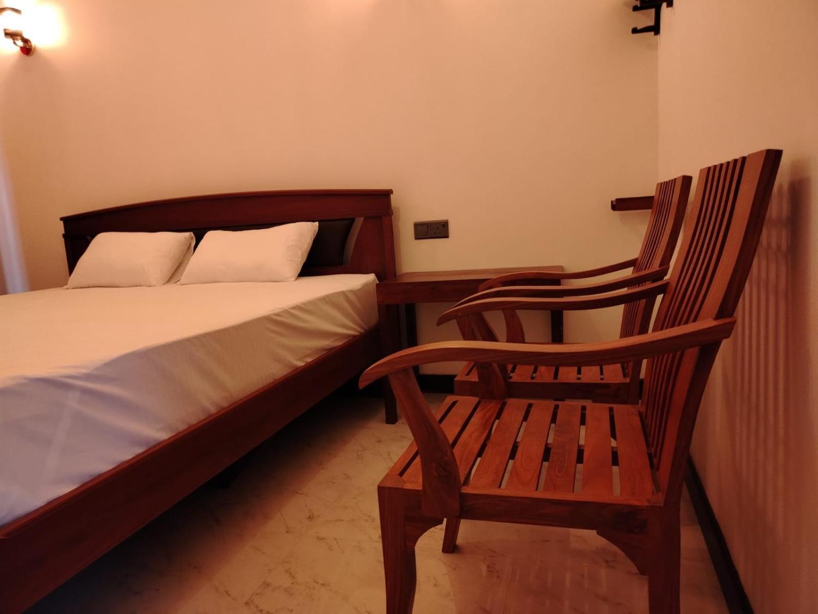Diora Hotel Ratnapura Buitenkant foto