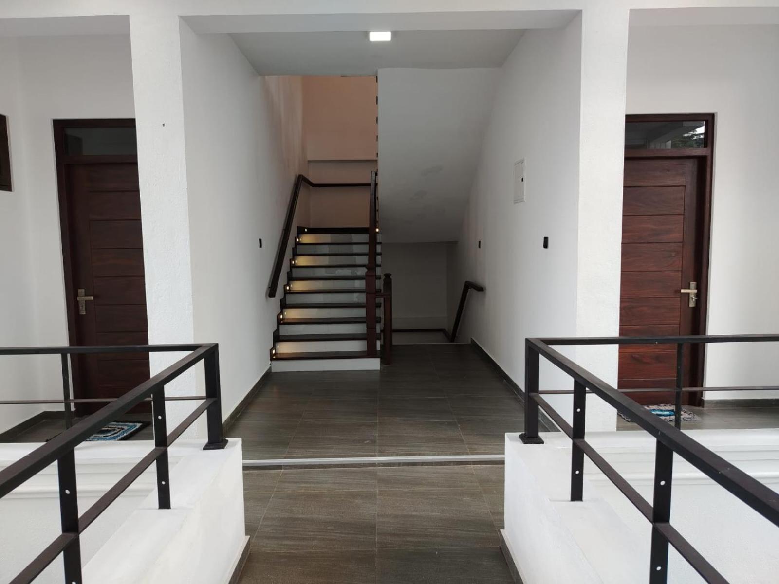 Diora Hotel Ratnapura Buitenkant foto