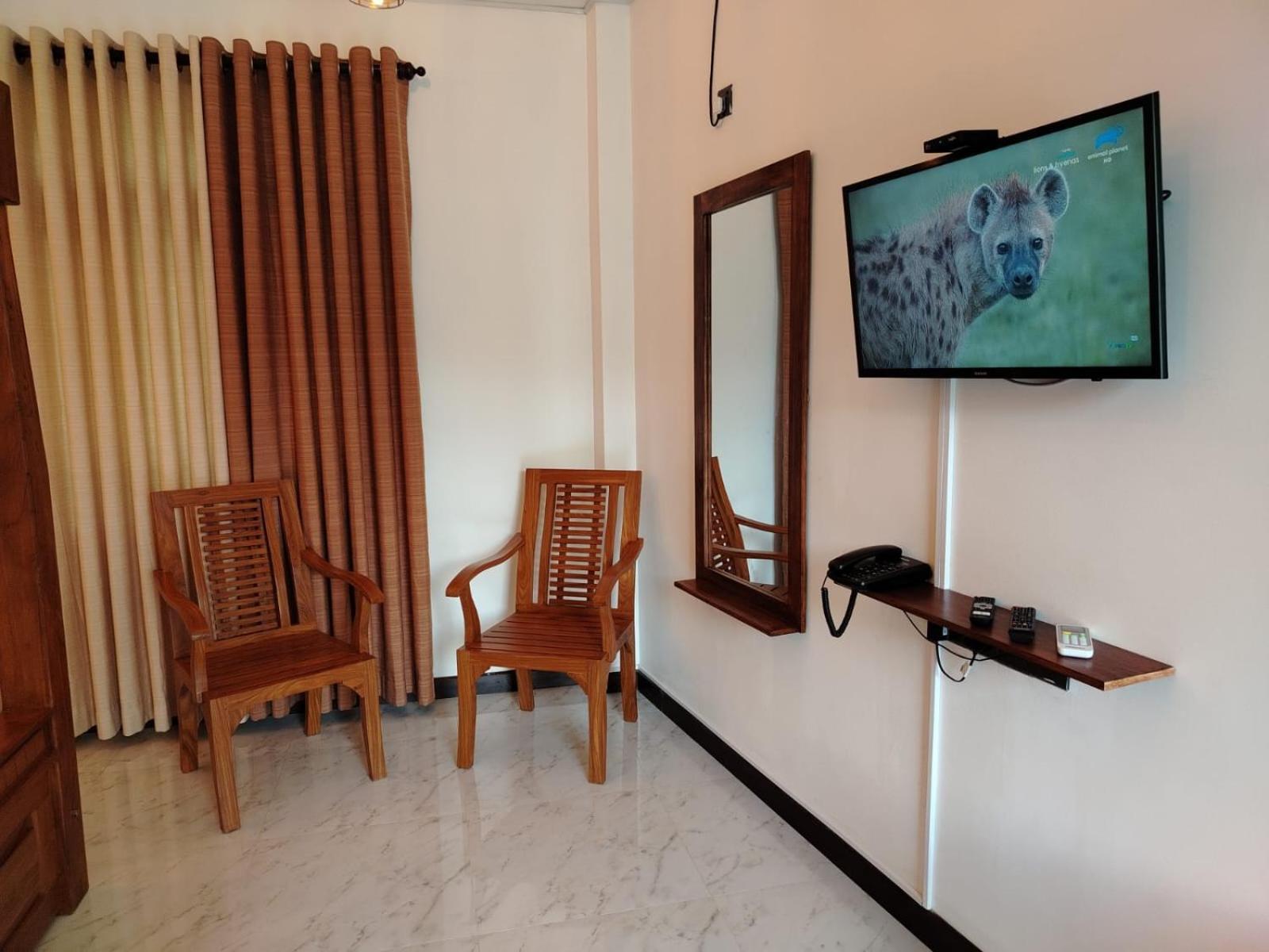 Diora Hotel Ratnapura Buitenkant foto