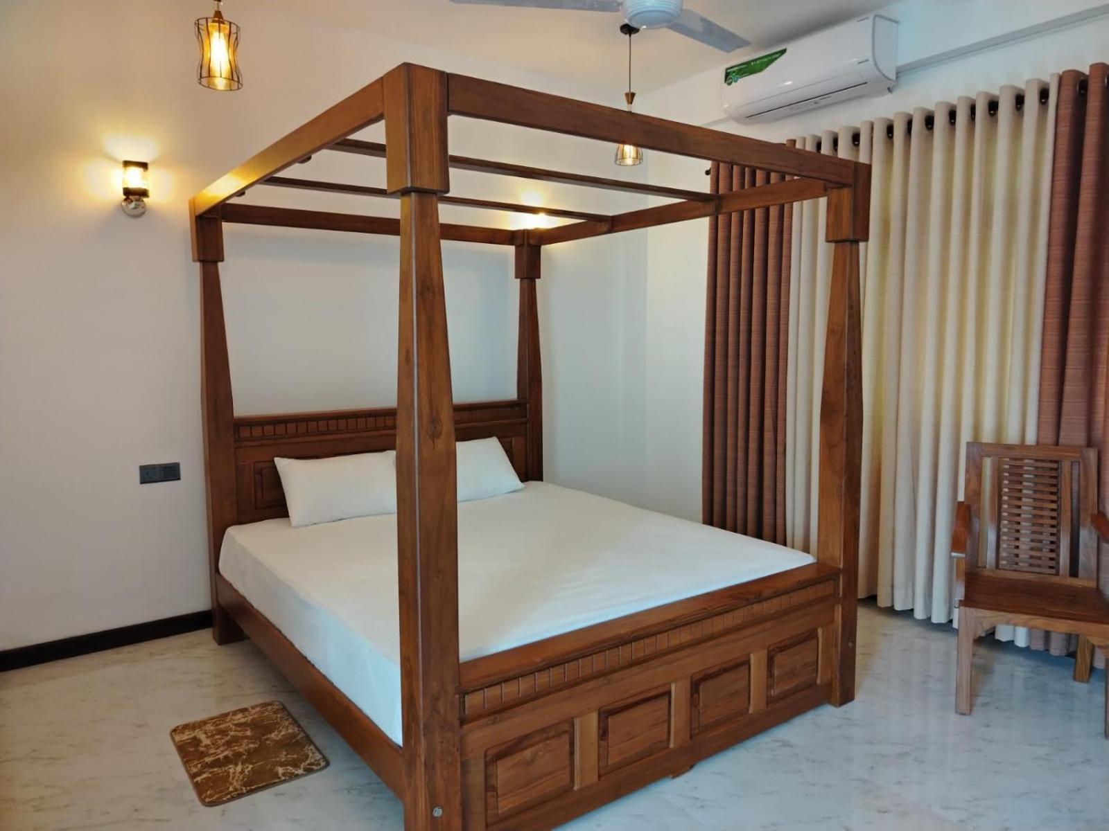 Diora Hotel Ratnapura Buitenkant foto